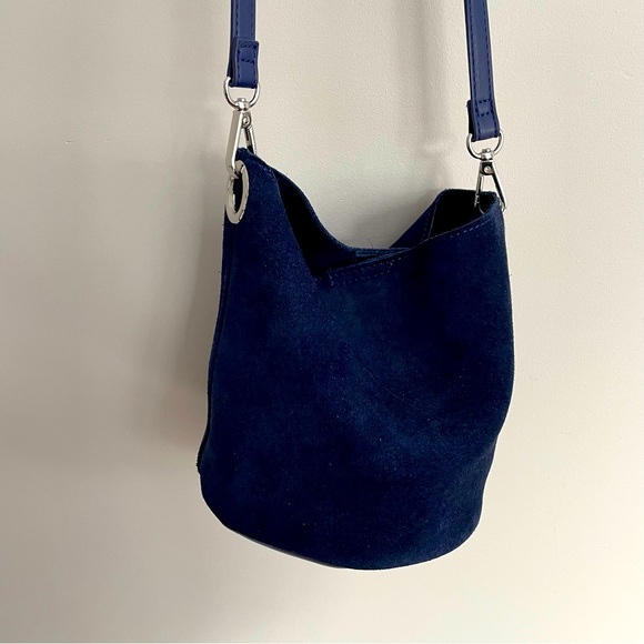 Urban Outfitters | faux suede navy bucket bag - Picture 2 of 6